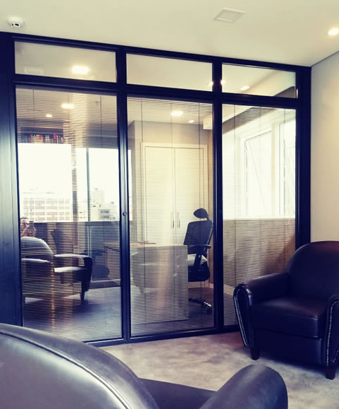 Projeto Atualle — Divisórias Vidro S60 | Projeto Heloísa Curitiba - PR